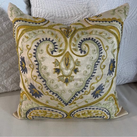 Pier 1 Raw Silk Embroidered Square Throw Pillow Zipper 16x16 “ - Picture 5 of 5